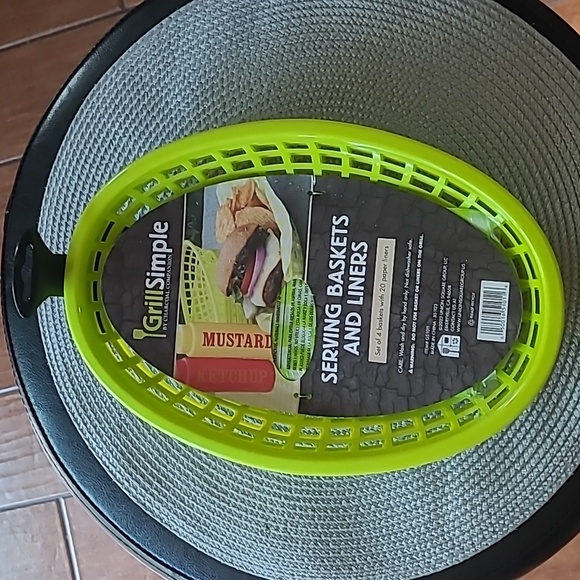 Serving Baskets & Liners - Picture 1 of 8